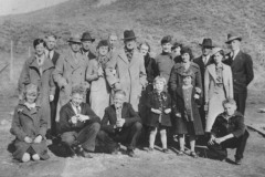HallsKinAtCemetery1937NoContrast